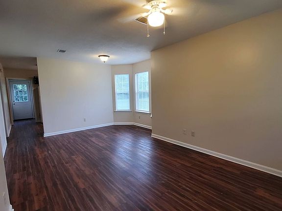 3rd image of 6126 Vinnie Dr APT A