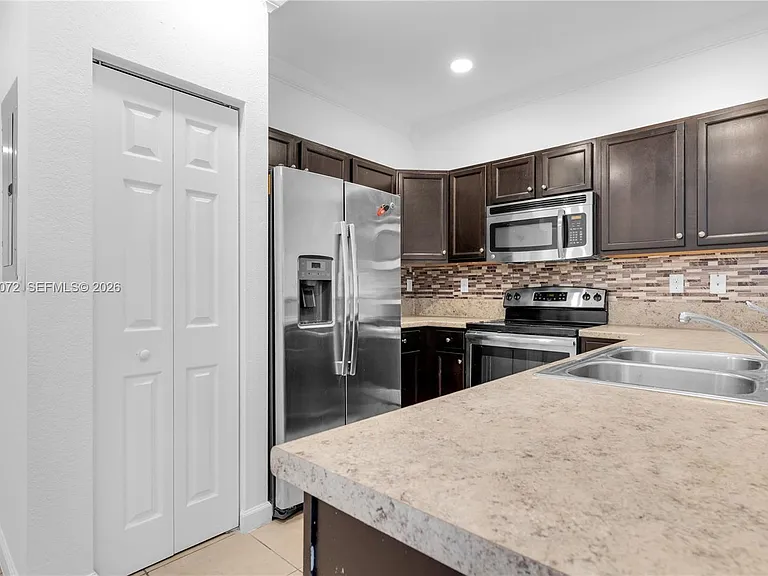 3202 SE 6th St #3202 — Photo 7