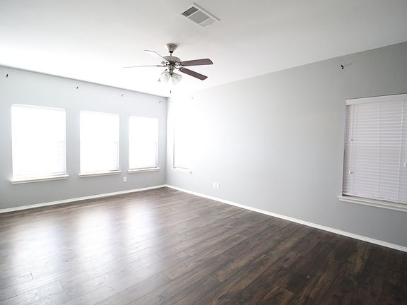 4th image of 1113 Bexar Ave