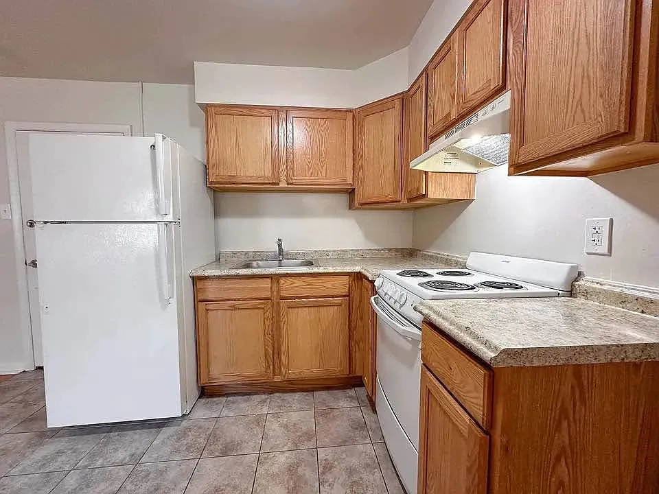 1528 Elmwood Ave #200