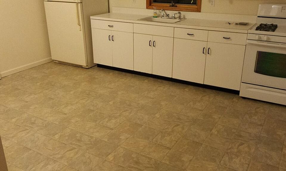 2nd image of 18 Carly Ct #2