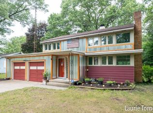 15683 Pruin St, Spring Lake, MI 49456