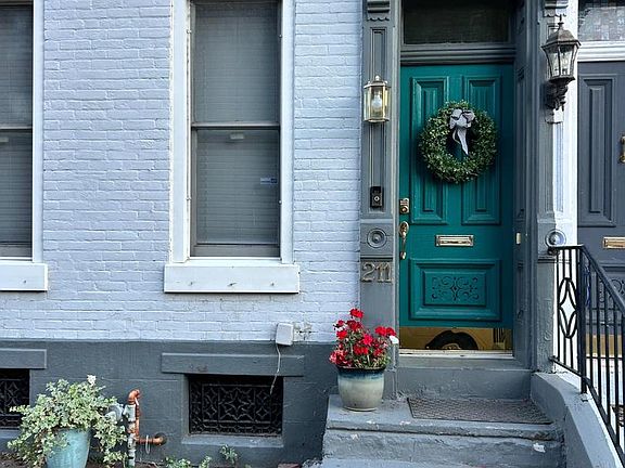4th image of 211 Cumberland St