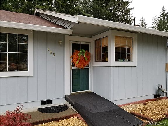3rd image of 529 Malibu Dr SE