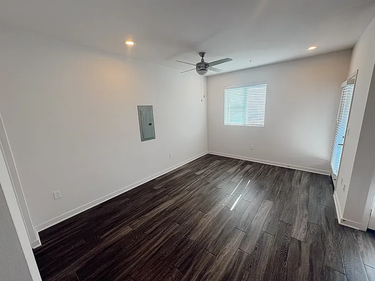 6332 Woodman Ave #1 — Photo 13