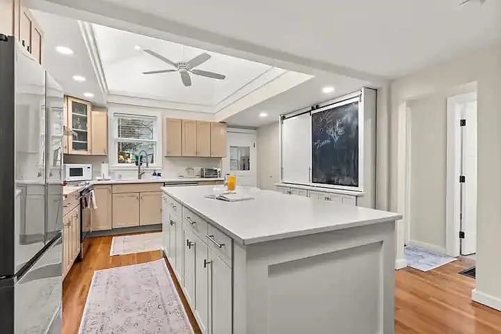29 Versailles Ave — Photo 12