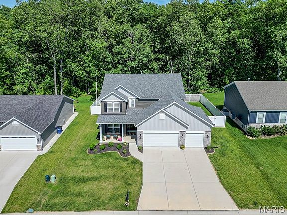2nd image of 588 Lakewood Dr