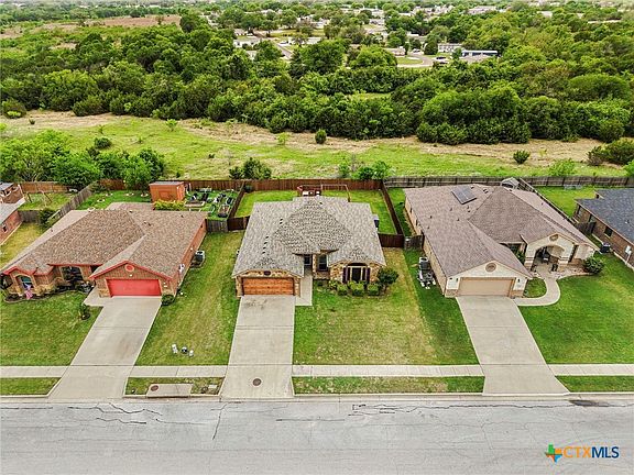 3rd image of 1701 Lindsey Dr