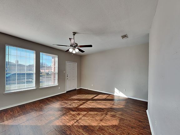 4th image of 1005 McKavett Dr