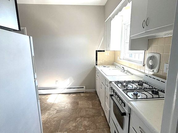 3rd image of 158 S 5th Ave APT 3