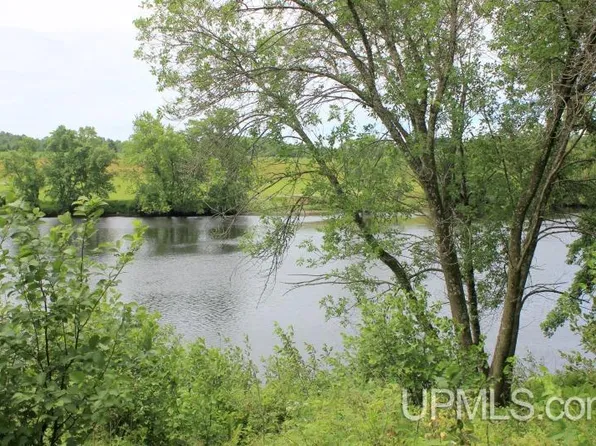 308 & 318 River Pointe Pkwy #2, Kingsford, MI 49802