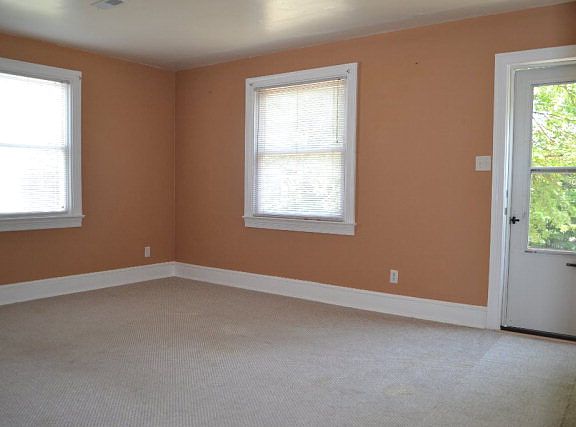 3rd image of 1109 Lanier Ave
