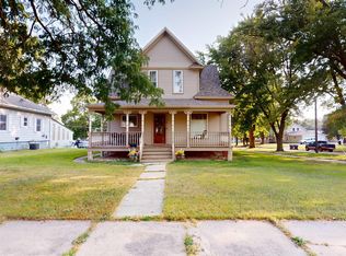 739 W Cherry St, Cherokee, IA 51012