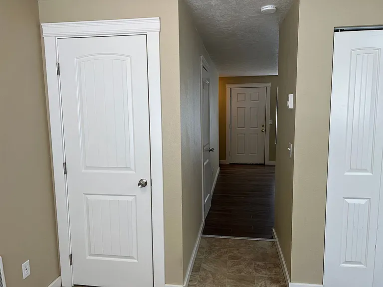 410 SW Fall St — Photo 14