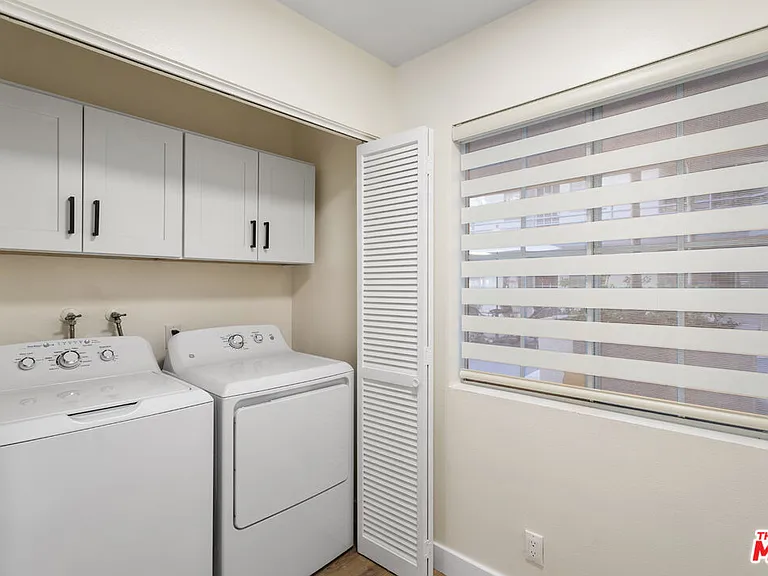535 W 4th St #110 — Photo 58