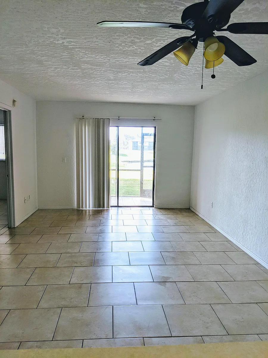 Building Photo - 1612 University Ln #901