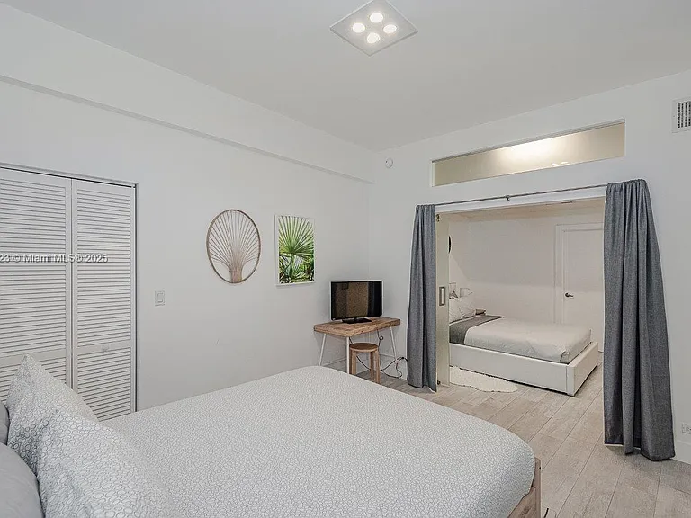 2301 Collins Ave #21 — Photo 18