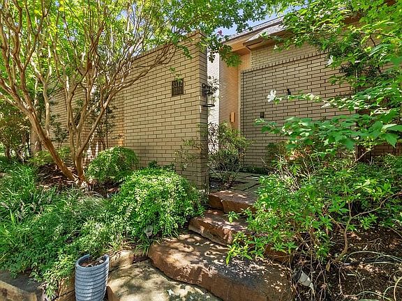 2nd image of 3312 Emily Dr