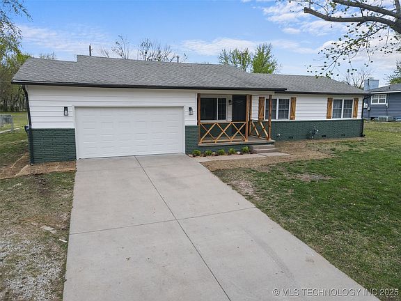 3rd image of 2514 E Sidney Ave