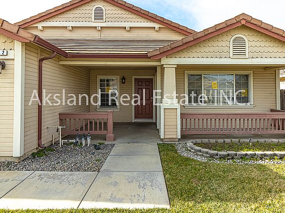 3rd image of 942 Norman Dr