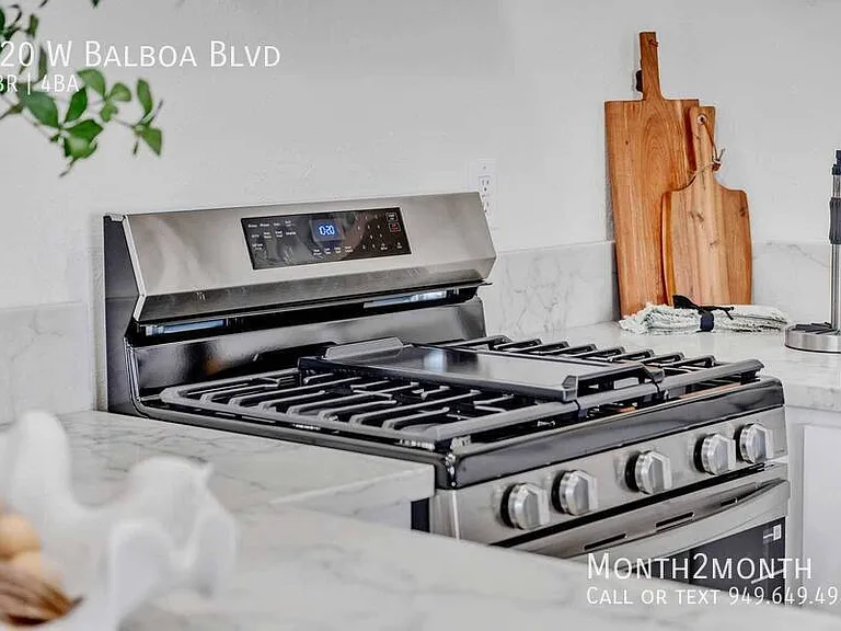 920 W Balboa Blvd — Photo 14