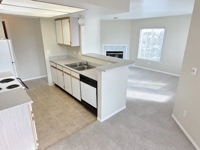 Parkwood Pointe Apartments — Photo 82