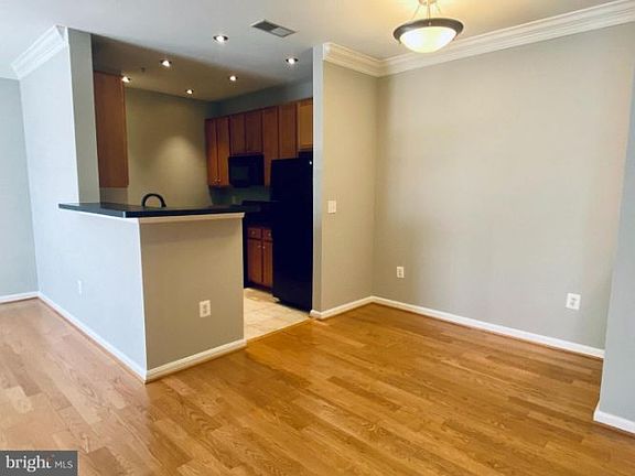 5th image of 4852 Eisenhower Ave Unit 242