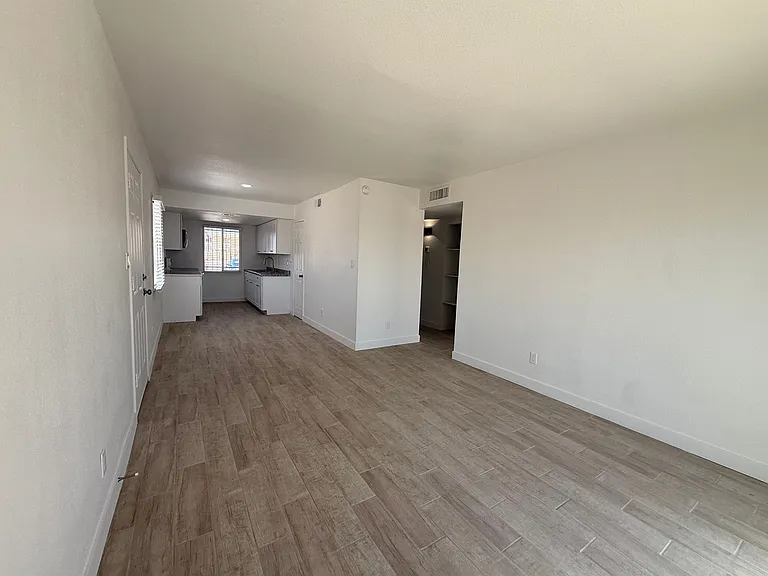 4035 S 45th Pl — Photo 4