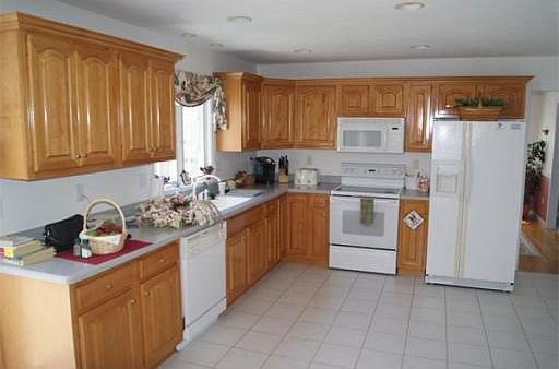 2nd image of 32 Malvesti Way