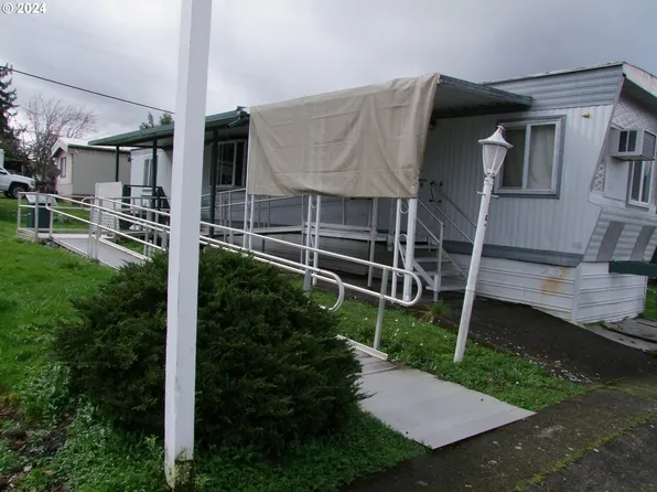 115 NE Calypso Ln, Roseburg, OR 97470