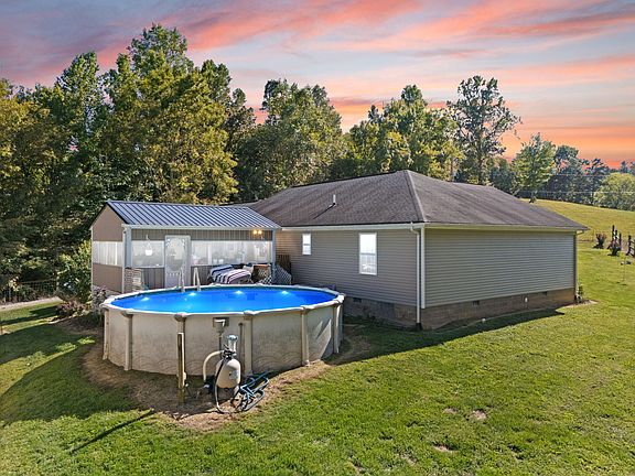 3rd image of 141 Parker Ln