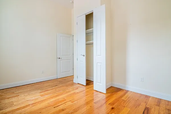 Rented by EXR | media 4