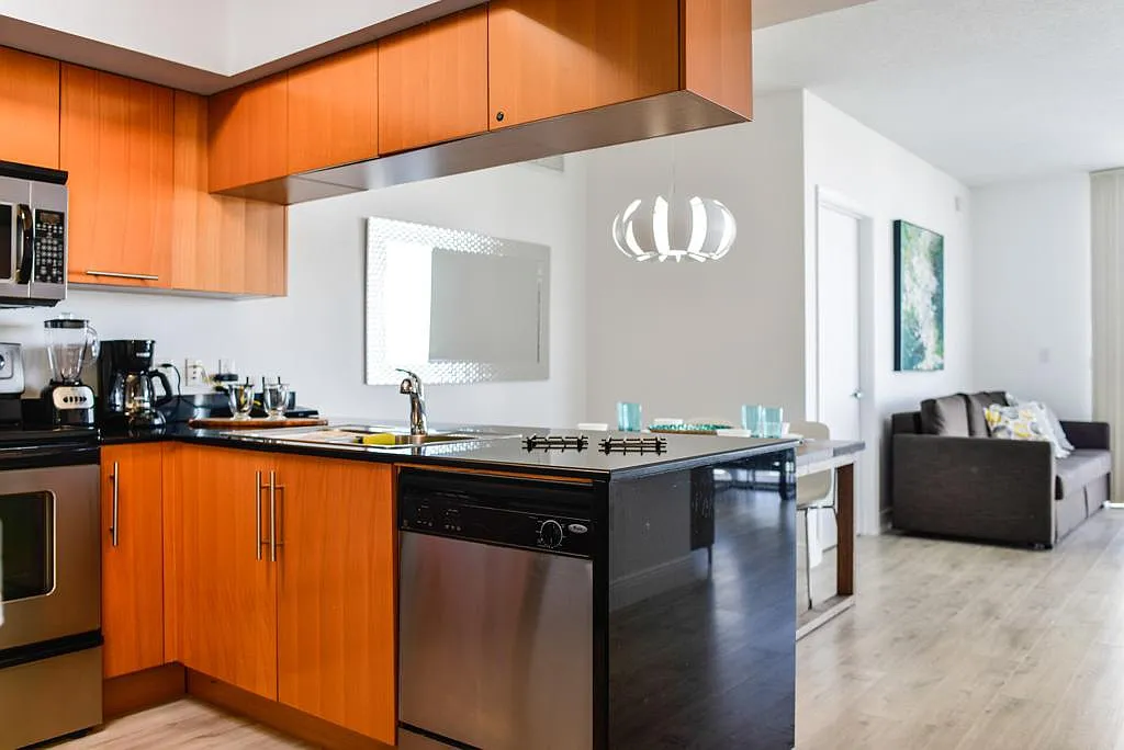 1750 N Bayshore Dr — Photo 3