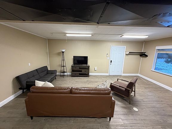 2nd image of 823 Hawkins Dr #2
