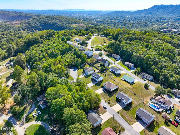 4th image of Bryan Ct