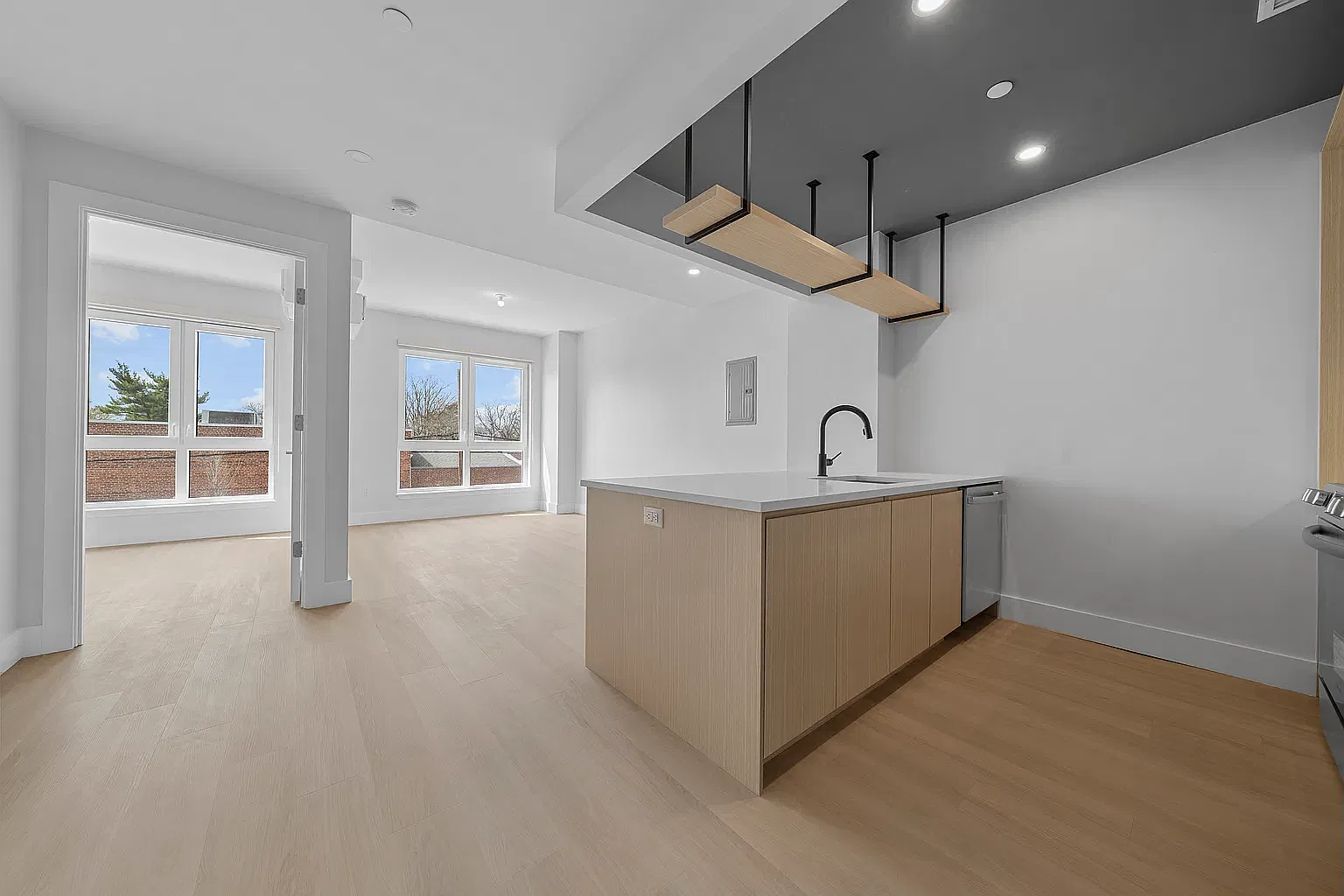 77-63 Vleigh Place — Photo 1