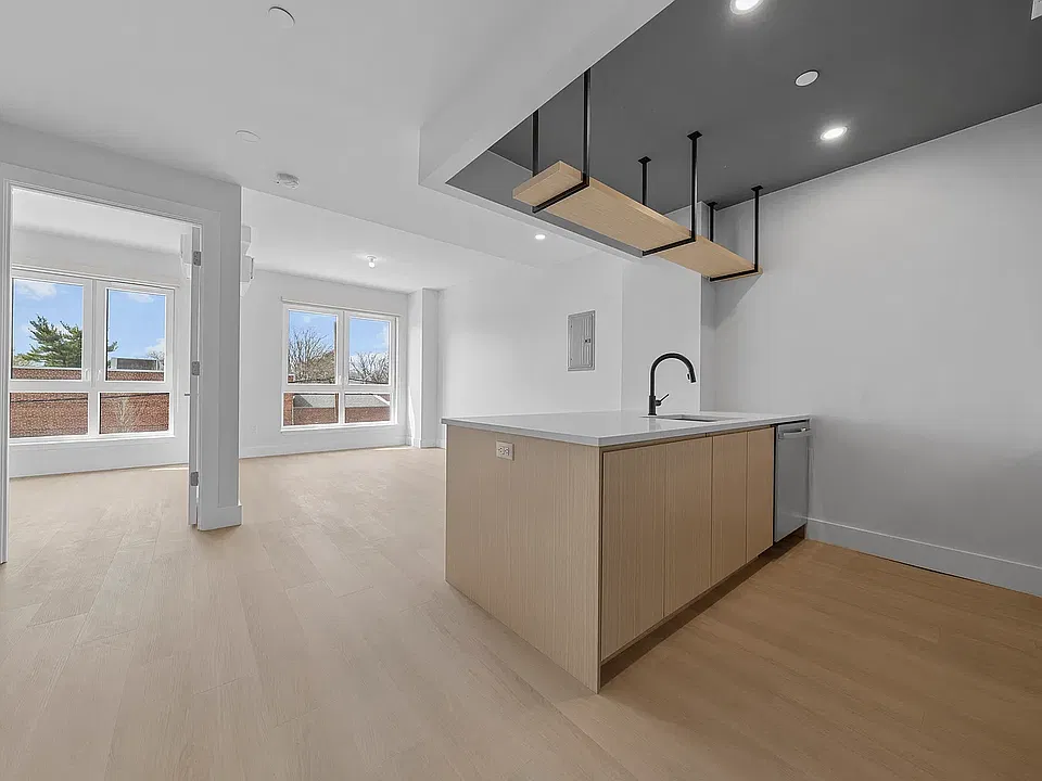 77-63 Vleigh Pl #416