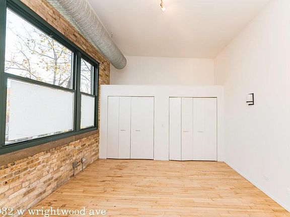 3rd image of 932 W Wrightwood Ave #221