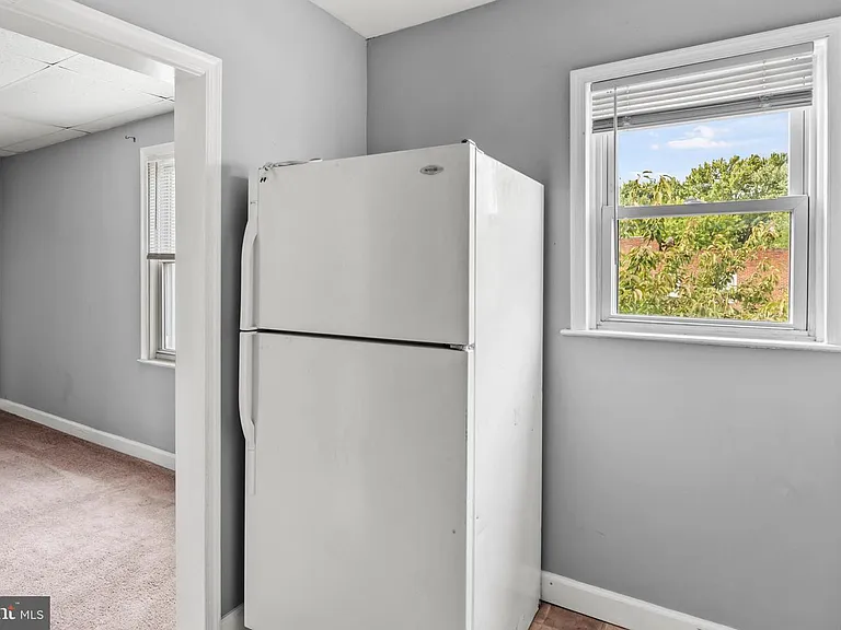 1411 Filbert St #2 — Photo 8