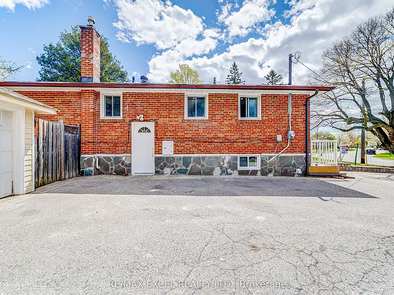 51 Tordale Cres — Photo 10