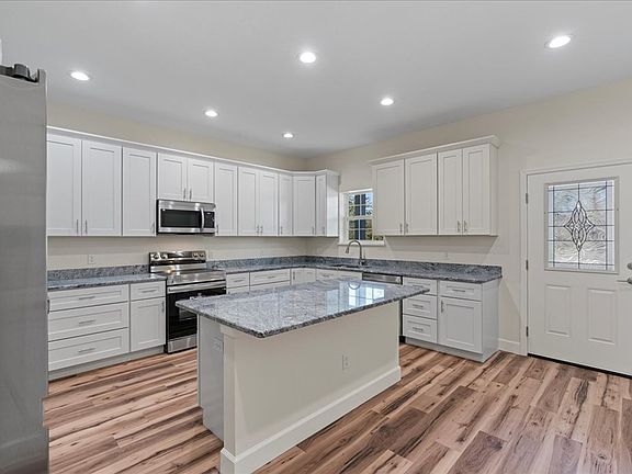 5th image of 5950 NE 106th Ct