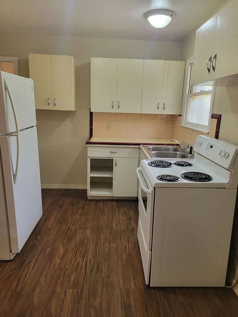 1205 Smith Dr. — Photo 3