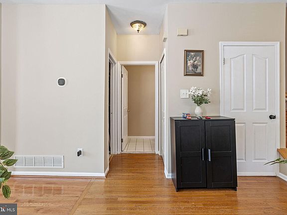 5th image of 1106 Dahlia Cir
