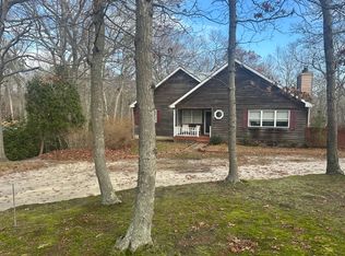 9 Woodview Way, Hampton Bays, NY 11946