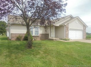 1213 Whipporwill Dr, Seymour, IN 47274