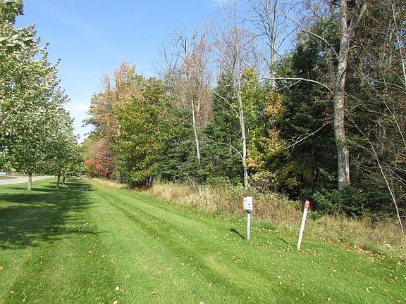 2nd image of 1881 B W. Houghton Lake Dr