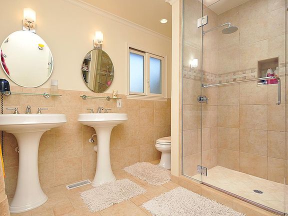 3rd image of 3705 Kingridge Dr