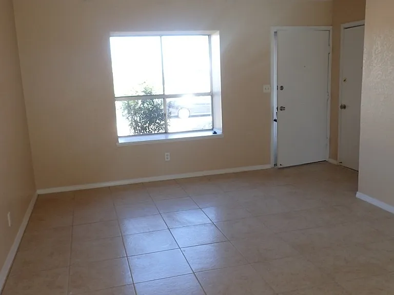 11500 Bob Mitchell Dr — Photo 2