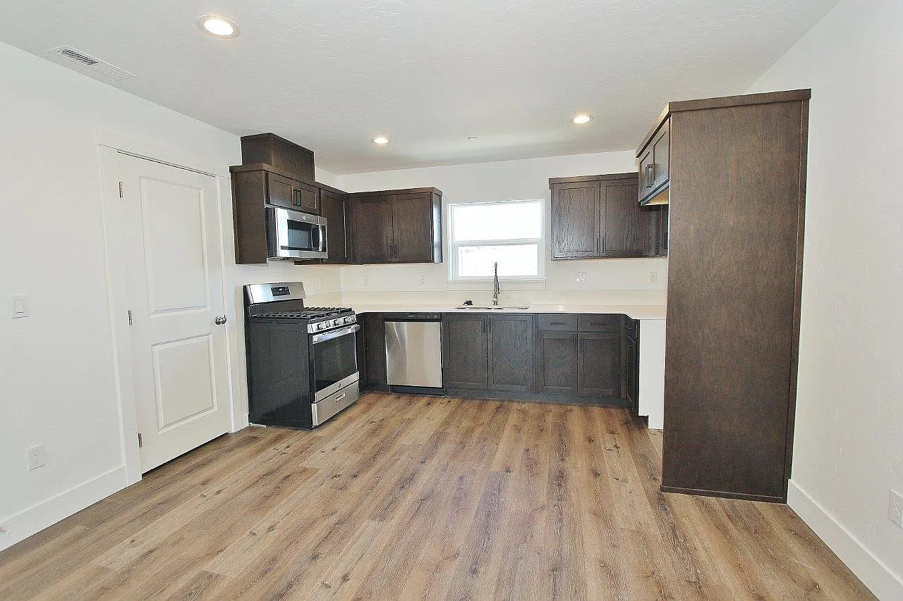 2 bed, 930 sqft, $1,450 — Photo 2