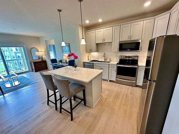 3rd image of 3405 Peters Farm Way #3405